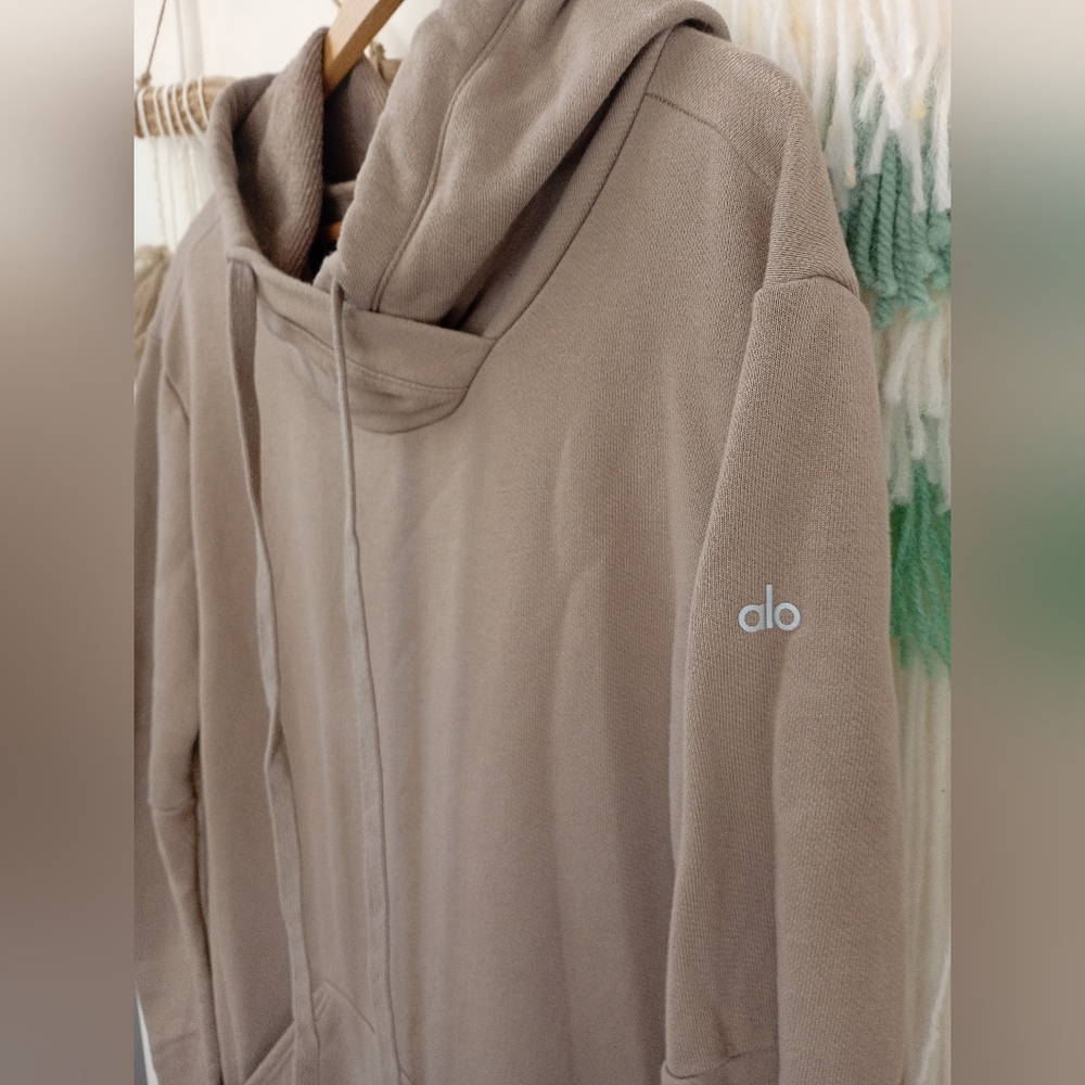 ALO Yoga Women's Hoodie Sweatshirt in Taupe